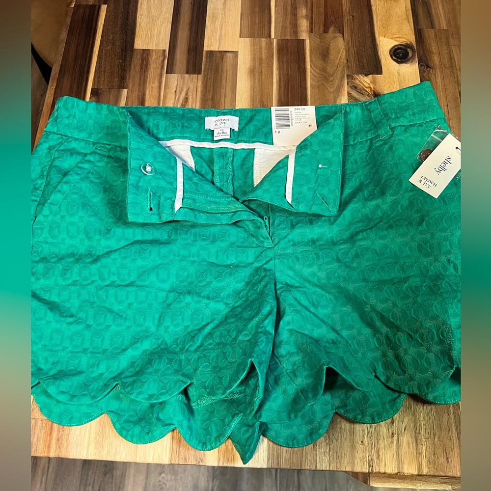Crown & ivy shorts Green size 12 Shelby